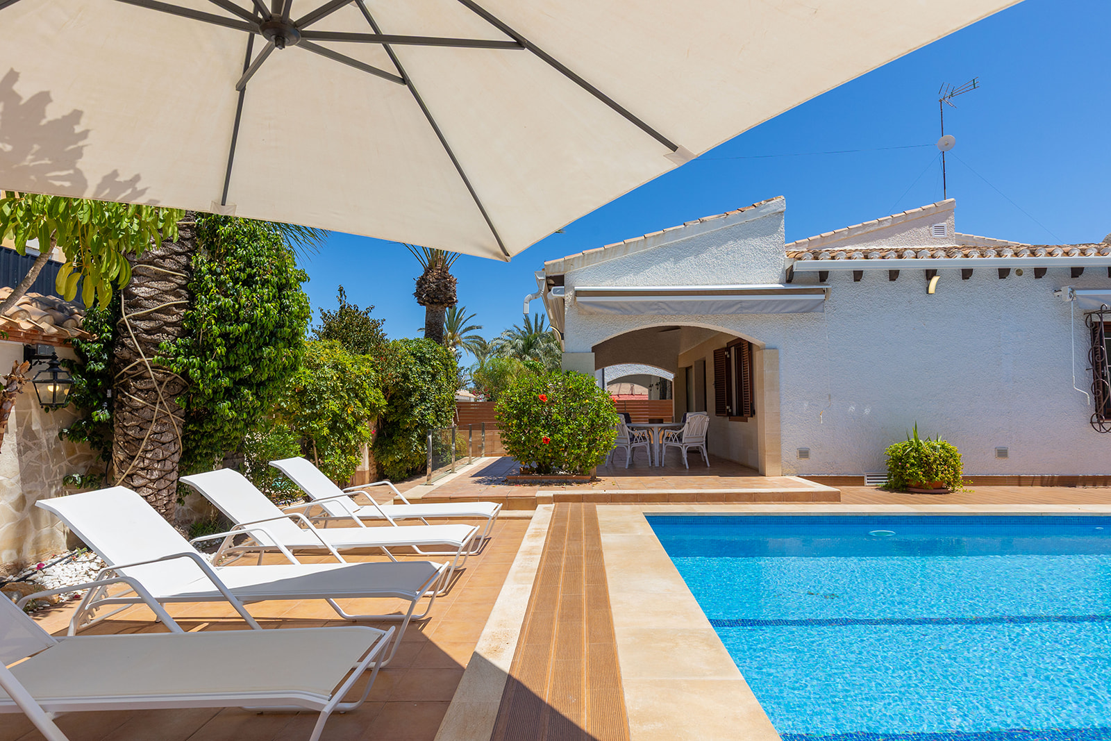 For sale - 4 Bedroom 2 Bathroom Villa in Orihuela - Orihuela Costa  - Alicante