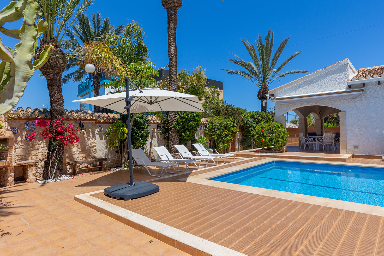 For sale - 4 Bedroom 2 Bathroom Villa in Orihuela - Orihuela Costa  - Alicante