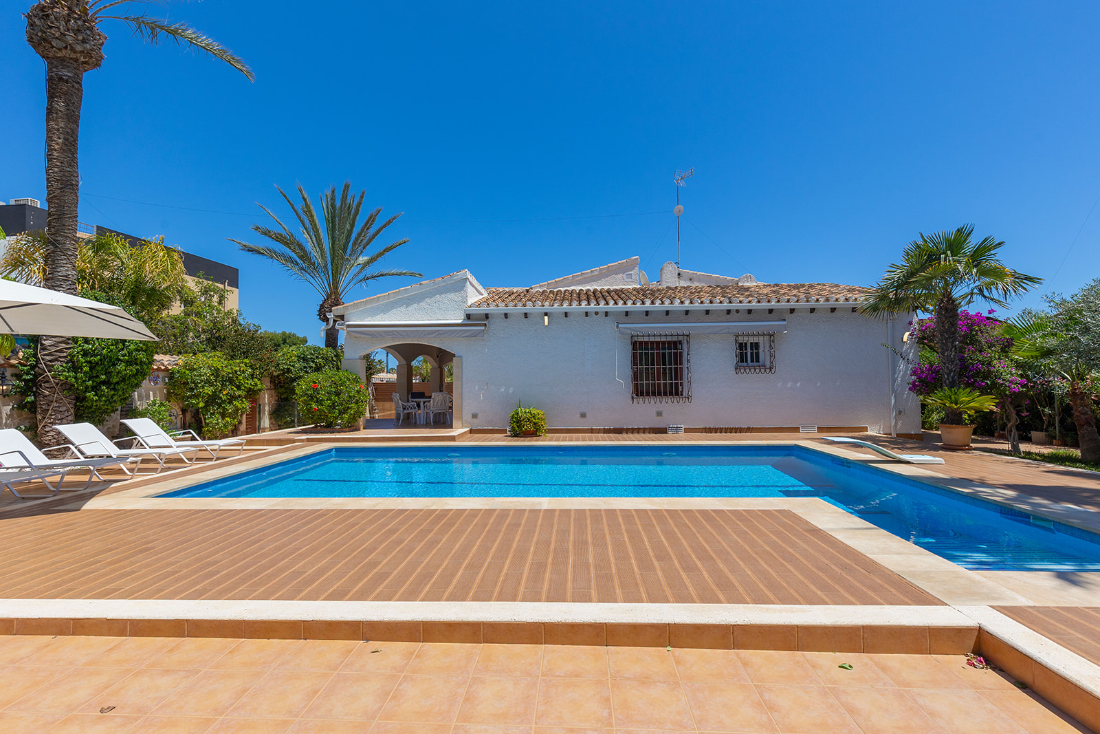 For sale - 4 Bedroom 2 Bathroom Villa in Orihuela - Orihuela Costa  - Alicante