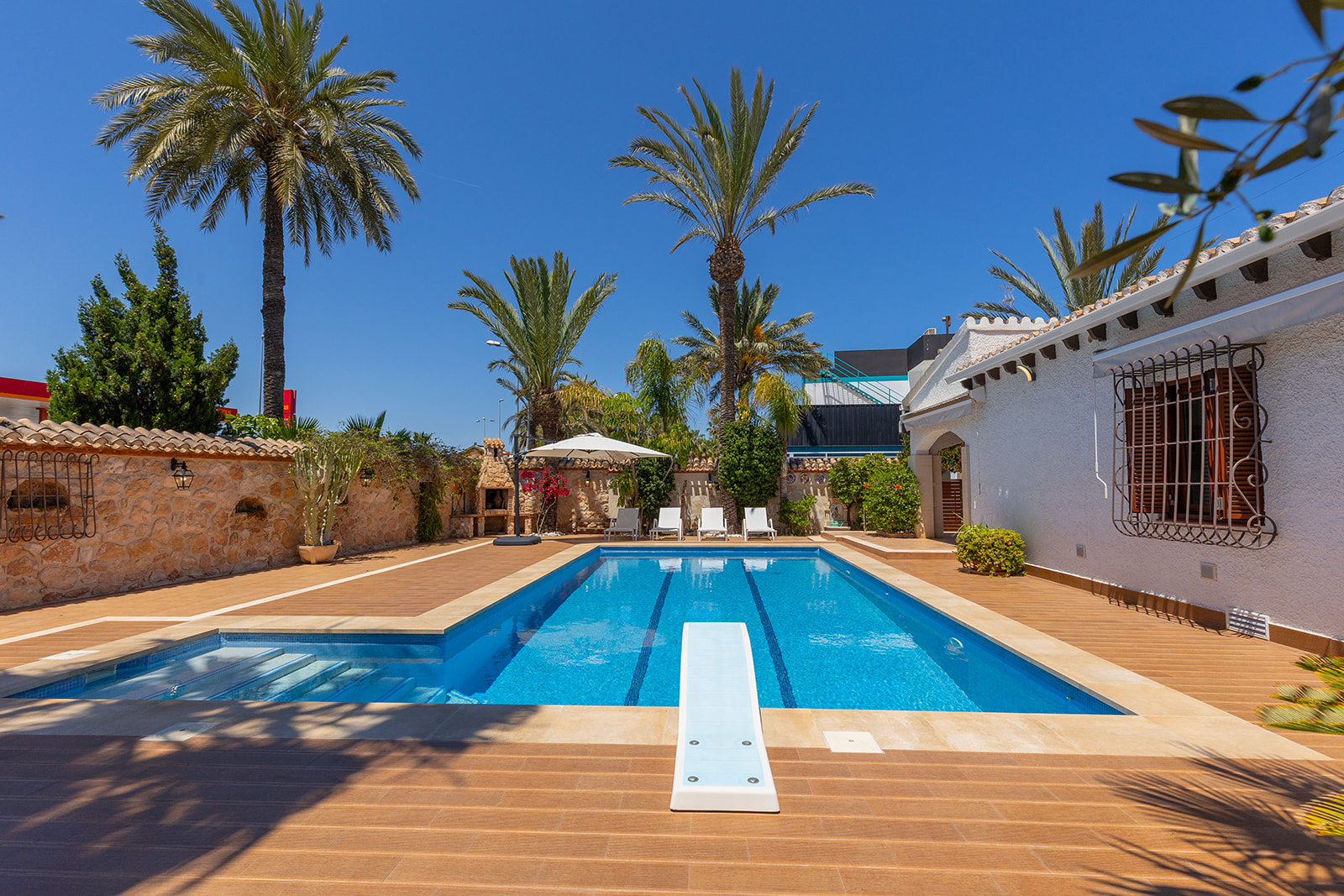 For sale - 4 Bedroom 2 Bathroom Villa in Orihuela - Orihuela Costa  - Alicante