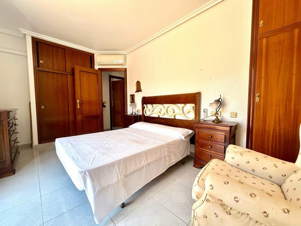 For sale - 4 Bedroom 2 Bathroom Villa in La Zenia - La Zenia  - Alicante