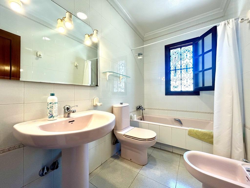 For sale - 4 Bedroom 2 Bathroom Villa in La Zenia - La Zenia  - Alicante