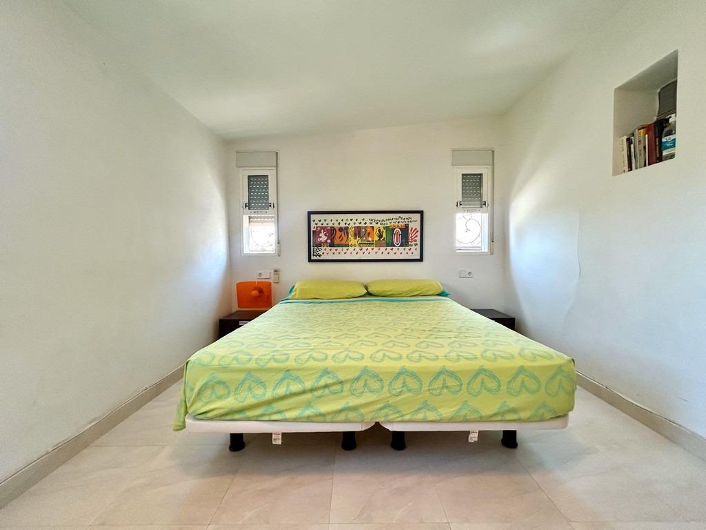 For sale - 4 Bedroom 2 Bathroom Villa in La Zenia - La Zenia  - Alicante