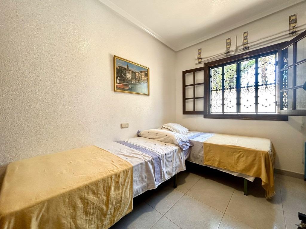 For sale - 4 Bedroom 2 Bathroom Villa in La Zenia - La Zenia  - Alicante