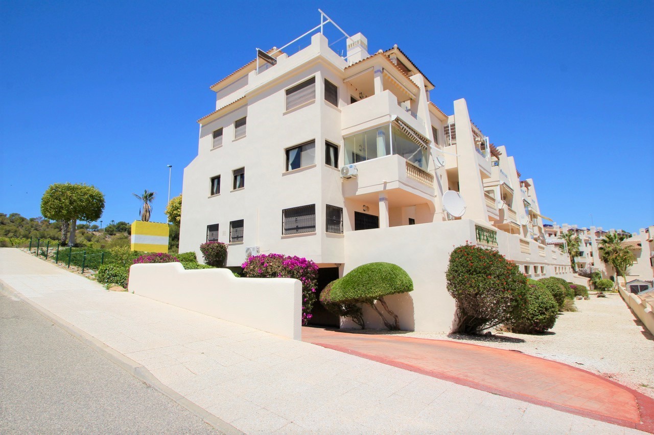 For sale - 3 Bedroom 2 Bathroom Apartment in Villamartin - Orihuela Costa  - Alicante
