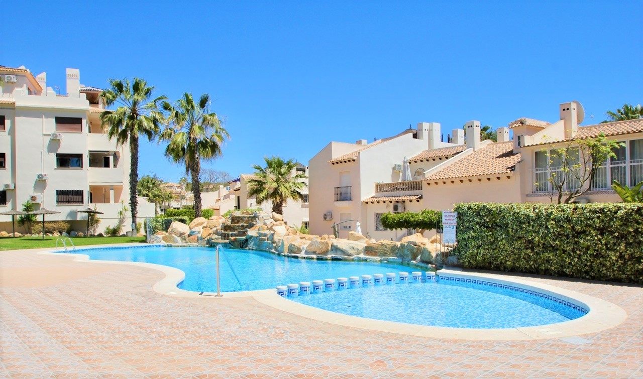 For sale - 3 Bedroom 2 Bathroom Apartment in Villamartin - Orihuela Costa  - Alicante