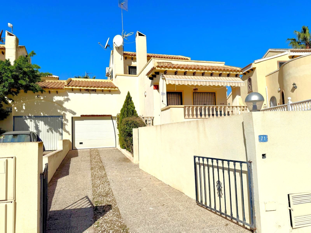 3 Bedroom 2 Bathroom Villa in Villamartin