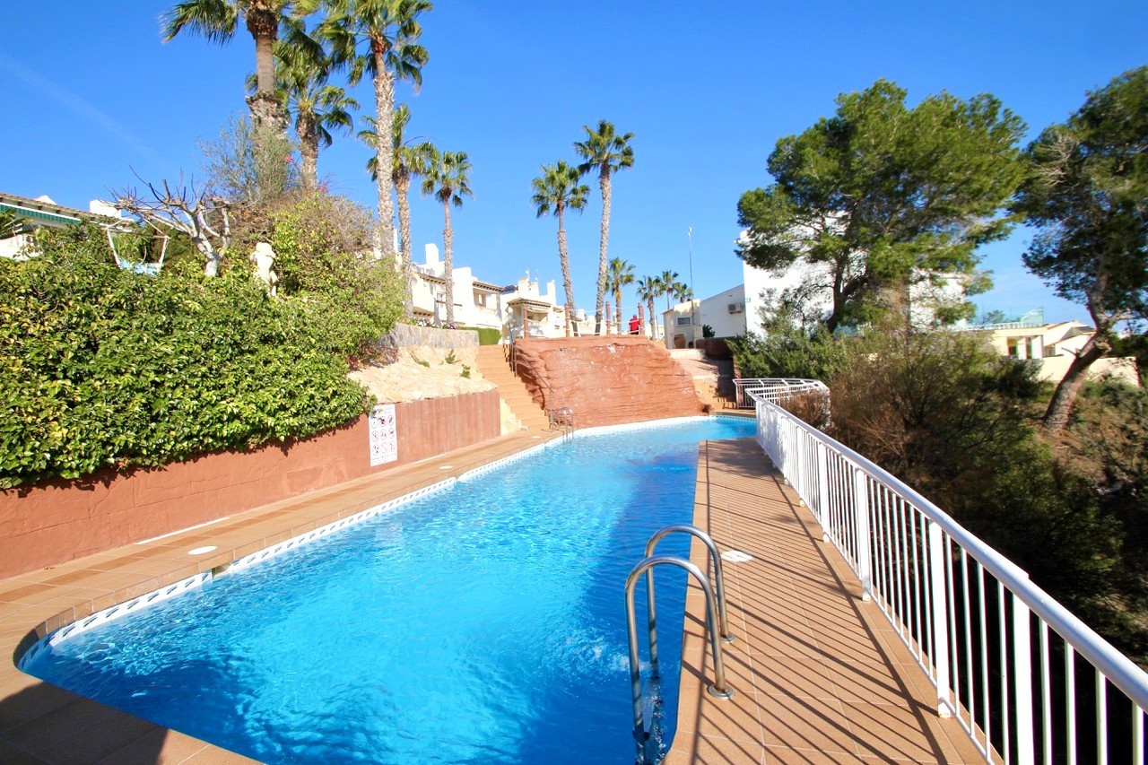 For sale - 3 Bedroom 2 Bathroom Villa in Villamartin - Las Ramblas  - Alicante