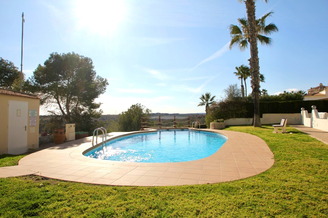 For sale - 3 Bedroom 2 Bathroom Villa in Villamartin - Las Ramblas  - Alicante