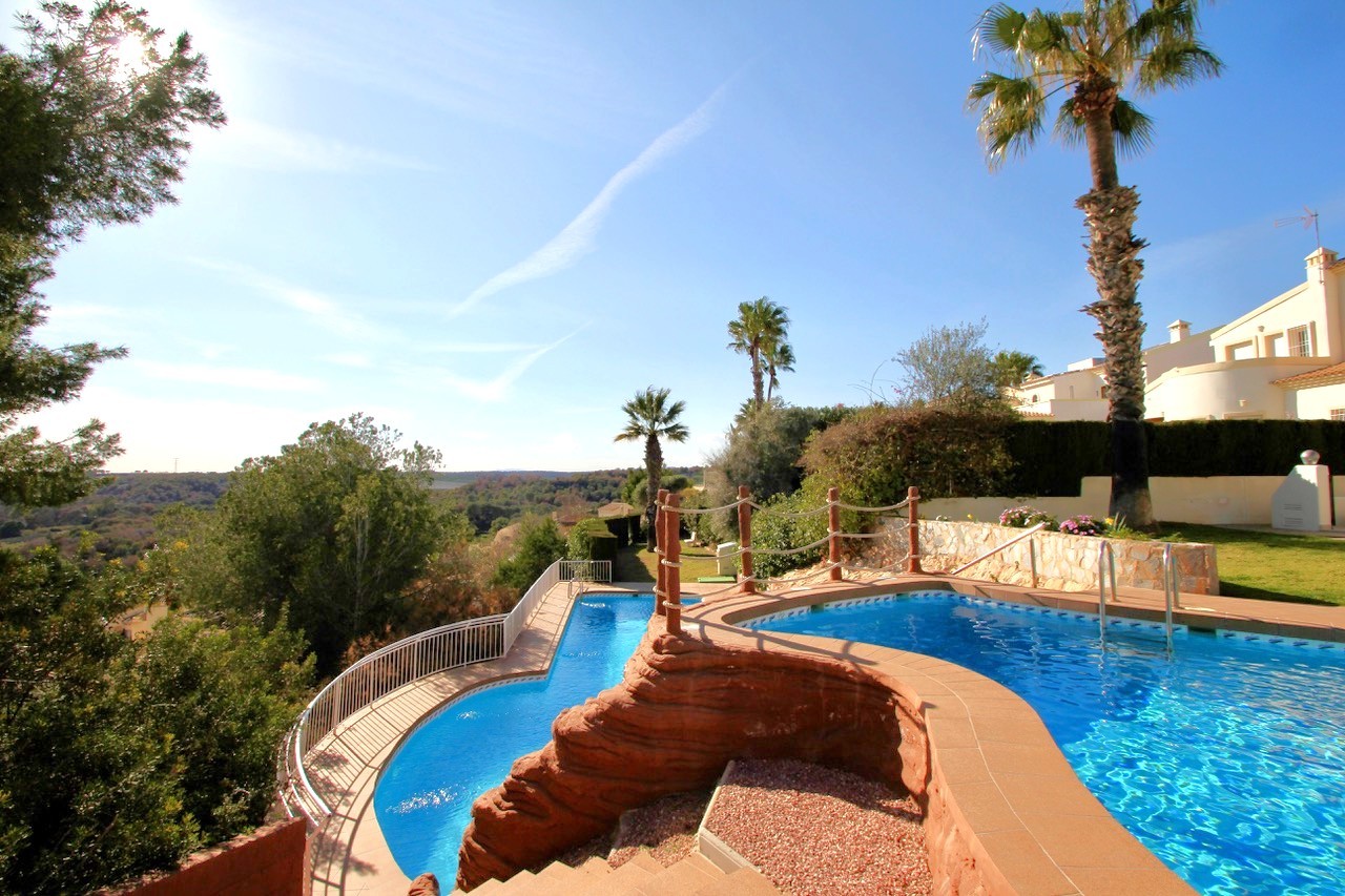 For sale - 3 Bedroom 2 Bathroom Villa in Villamartin - Las Ramblas  - Alicante