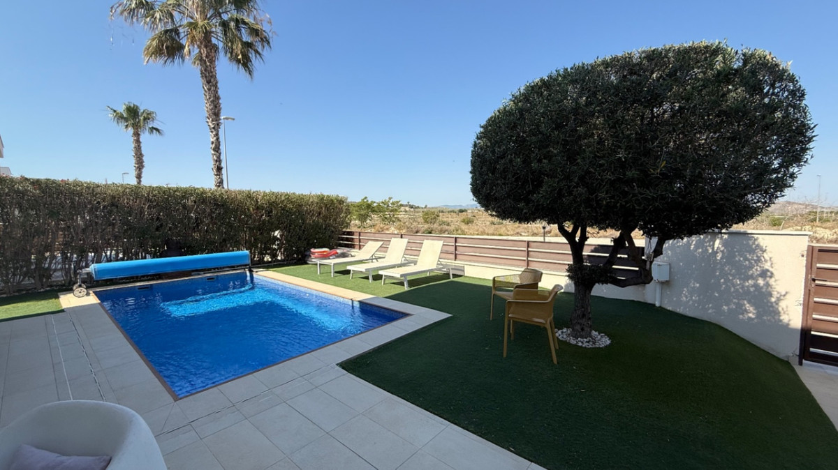 For sale - 3 Bedroom 2 Bathroom House - Detached Villa in Orihuela - Orihuela Centro  - Alicante