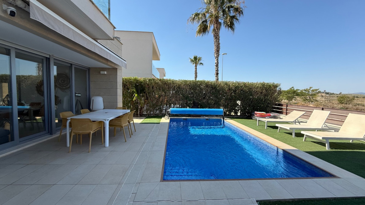For sale - 3 Bedroom 2 Bathroom House - Detached Villa in Orihuela - Orihuela Centro  - Alicante