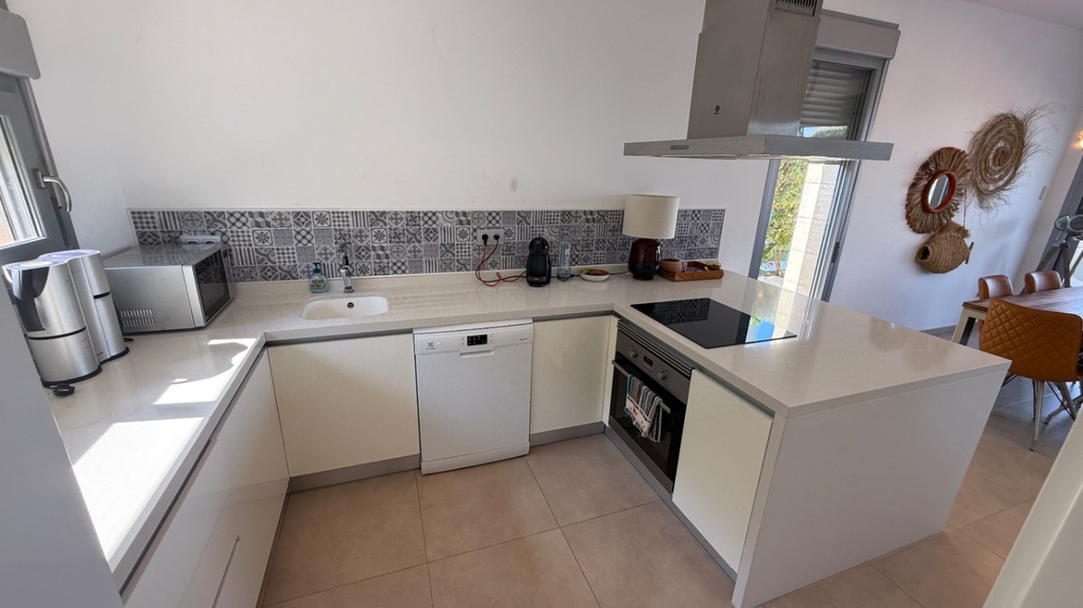 For sale - 3 Bedroom 2 Bathroom House - Detached Villa in Orihuela - Orihuela Centro  - Alicante