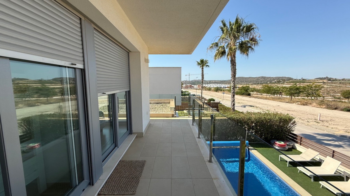 For sale - 3 Bedroom 2 Bathroom House - Detached Villa in Orihuela - Orihuela Centro  - Alicante
