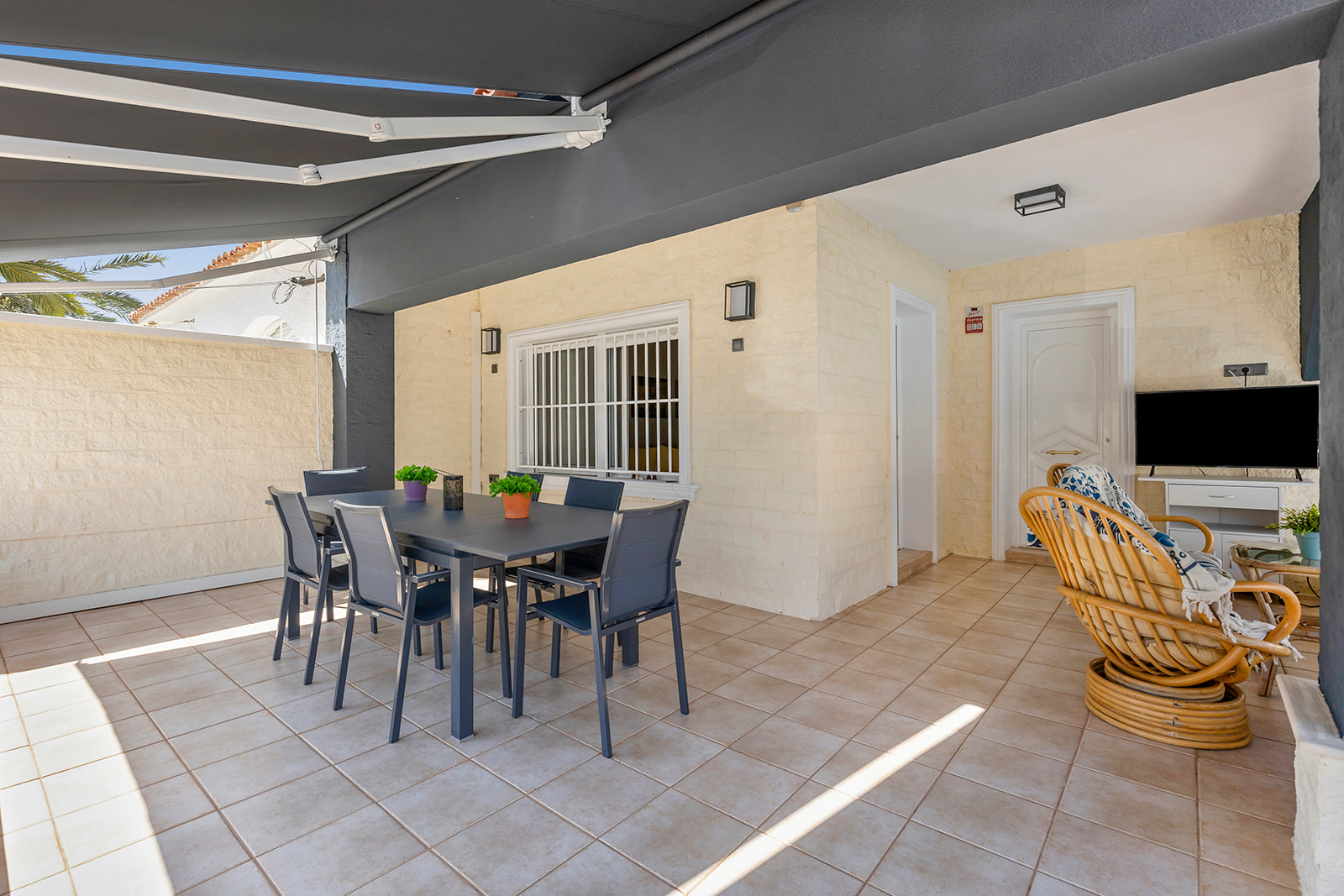For sale - 4 Bedroom 2 Bathroom Villa in Punta Prima - Rocio del Mar  - Alicante
