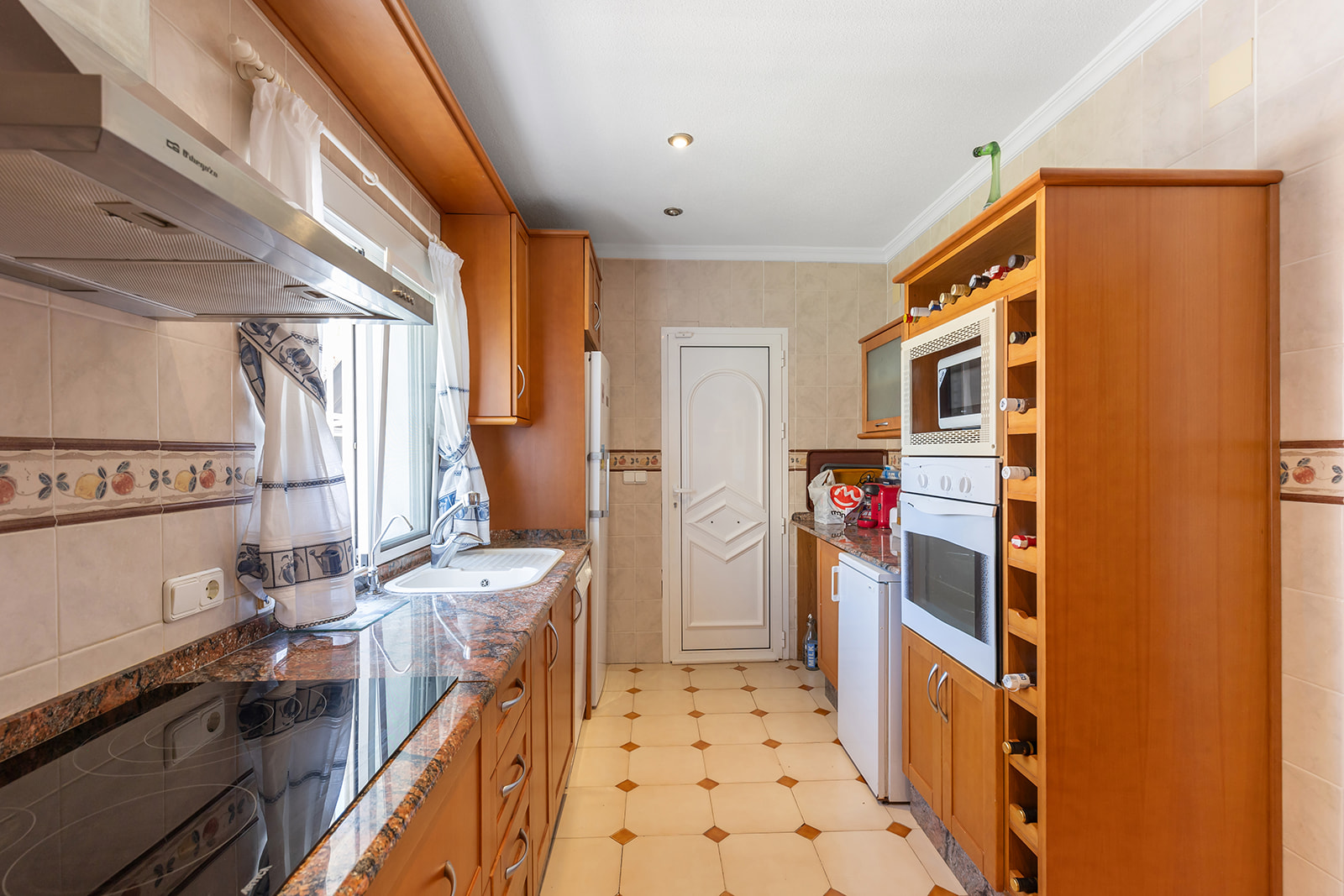 For sale - 4 Bedroom 2 Bathroom Villa in Punta Prima - Rocio del Mar  - Alicante