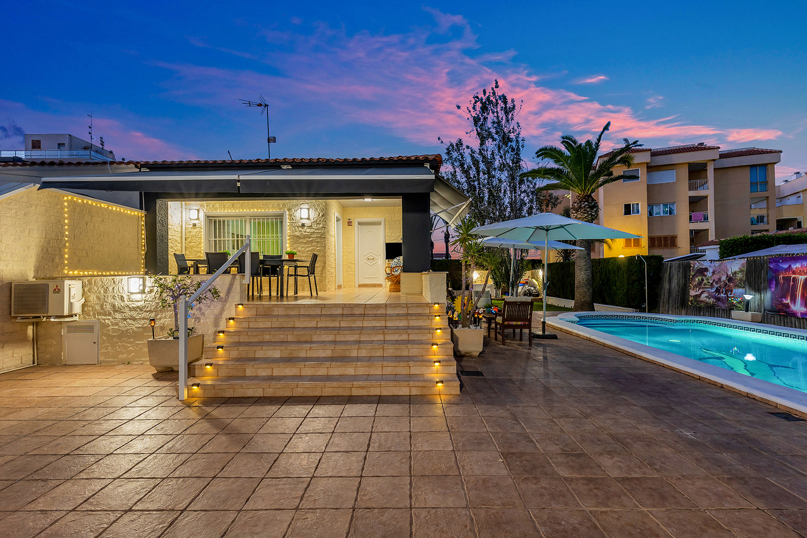 For sale - 4 Bedroom 2 Bathroom Villa in Punta Prima - Rocio del Mar  - Alicante