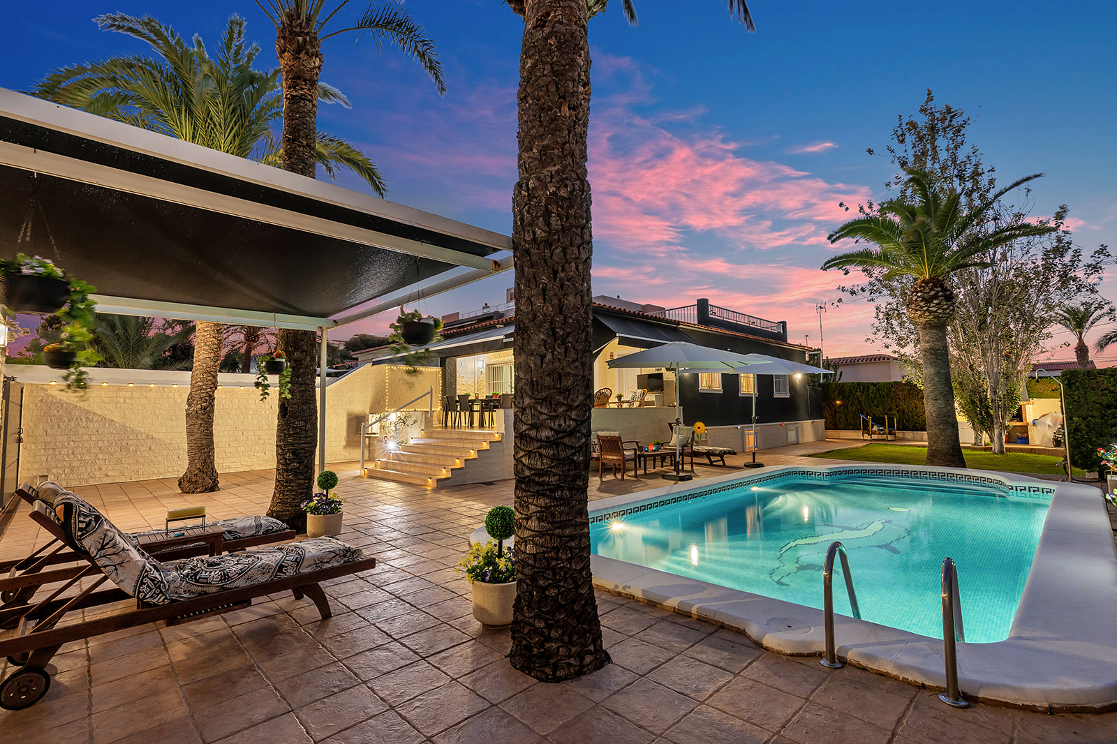 For sale - 4 Bedroom 2 Bathroom Villa in Punta Prima - Rocio del Mar  - Alicante