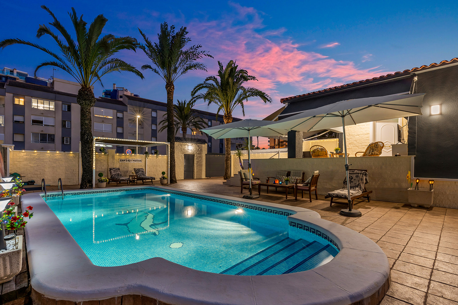 For sale - 4 Bedroom 2 Bathroom Villa in Punta Prima - Rocio del Mar  - Alicante