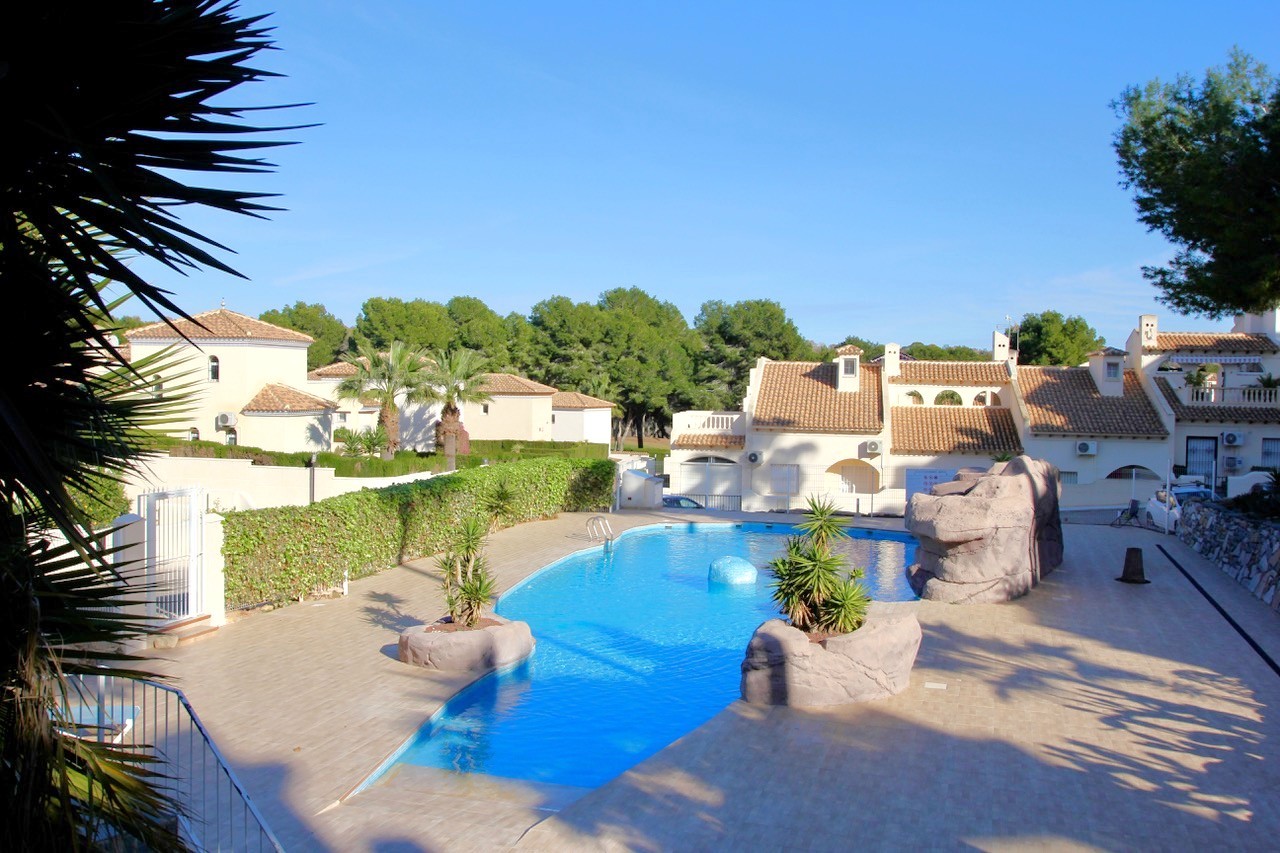 For sale - 3 Bedroom 2 Bathroom Apartment in Villamartin - Las Ramblas  - Alicante