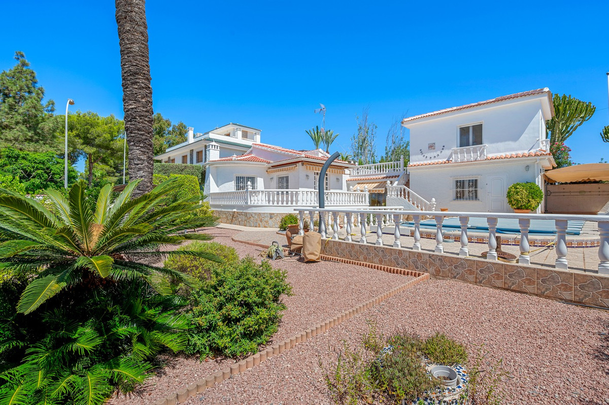 For sale - 3 Bedroom 4 Bathroom House - Detached Villa in Rojales - Ciudad Quesada  - Alicante