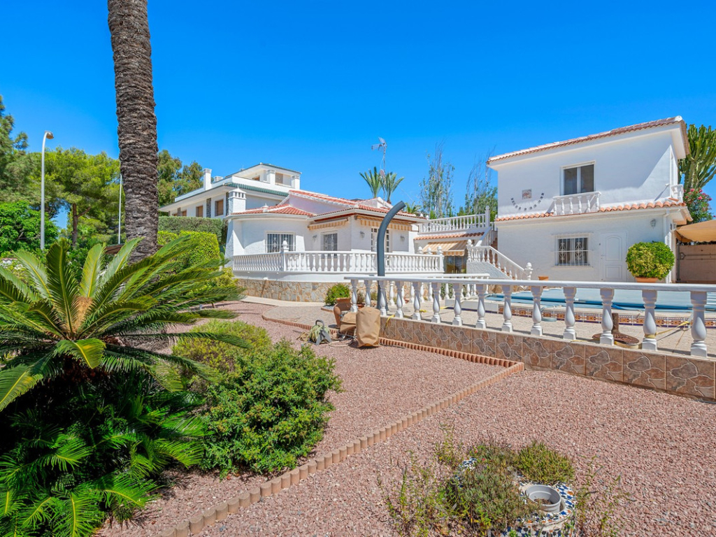 3 Bedroom 4 Bathroom House - Detached Villa in Rojales