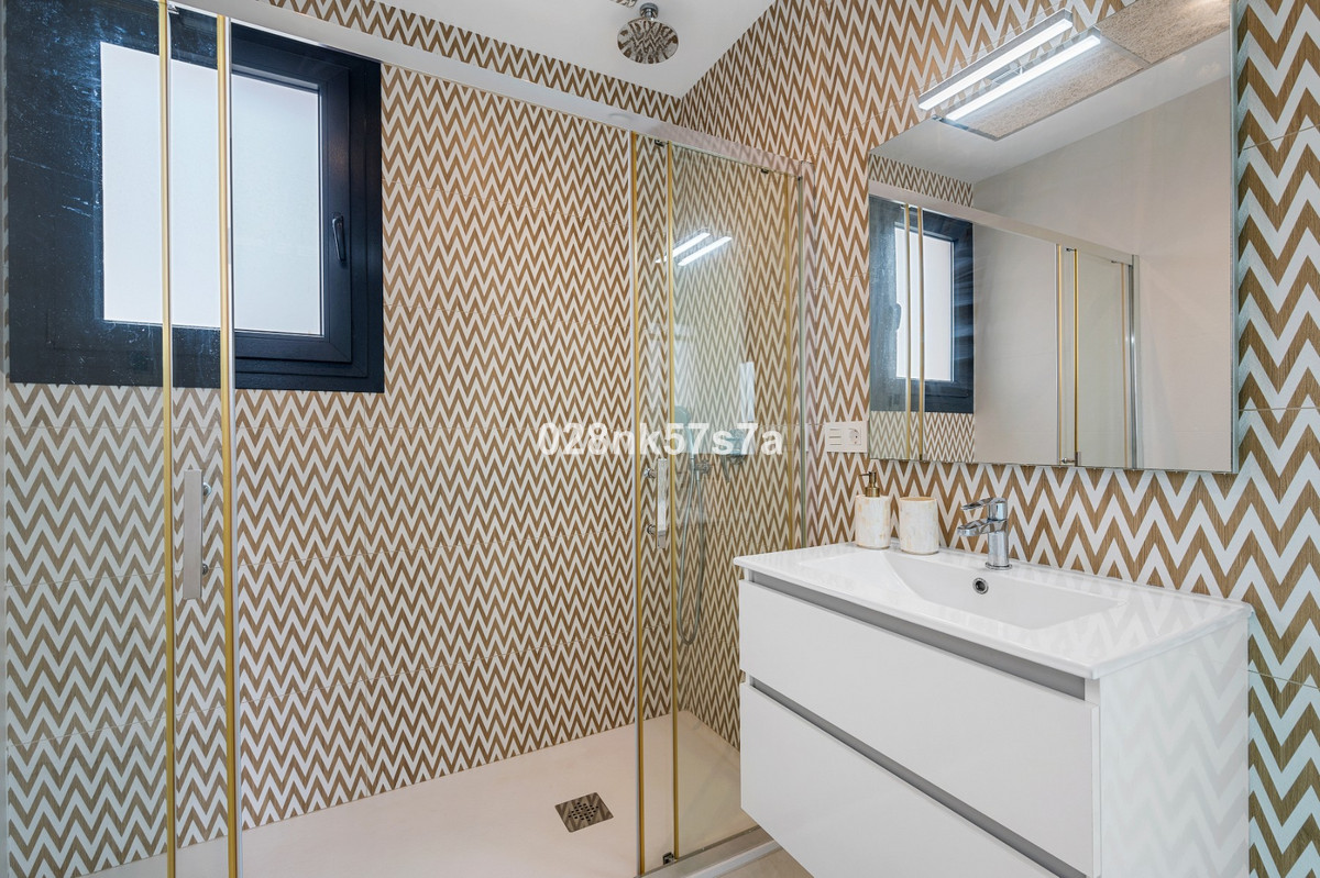 For sale - 4 Bedroom 4 Bathroom House - Detached Villa in Orihuela - Lomas de Cabo Roig  - Alicante