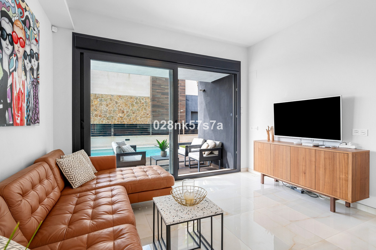 For sale - 4 Bedroom 4 Bathroom House - Detached Villa in Orihuela - Lomas de Cabo Roig  - Alicante