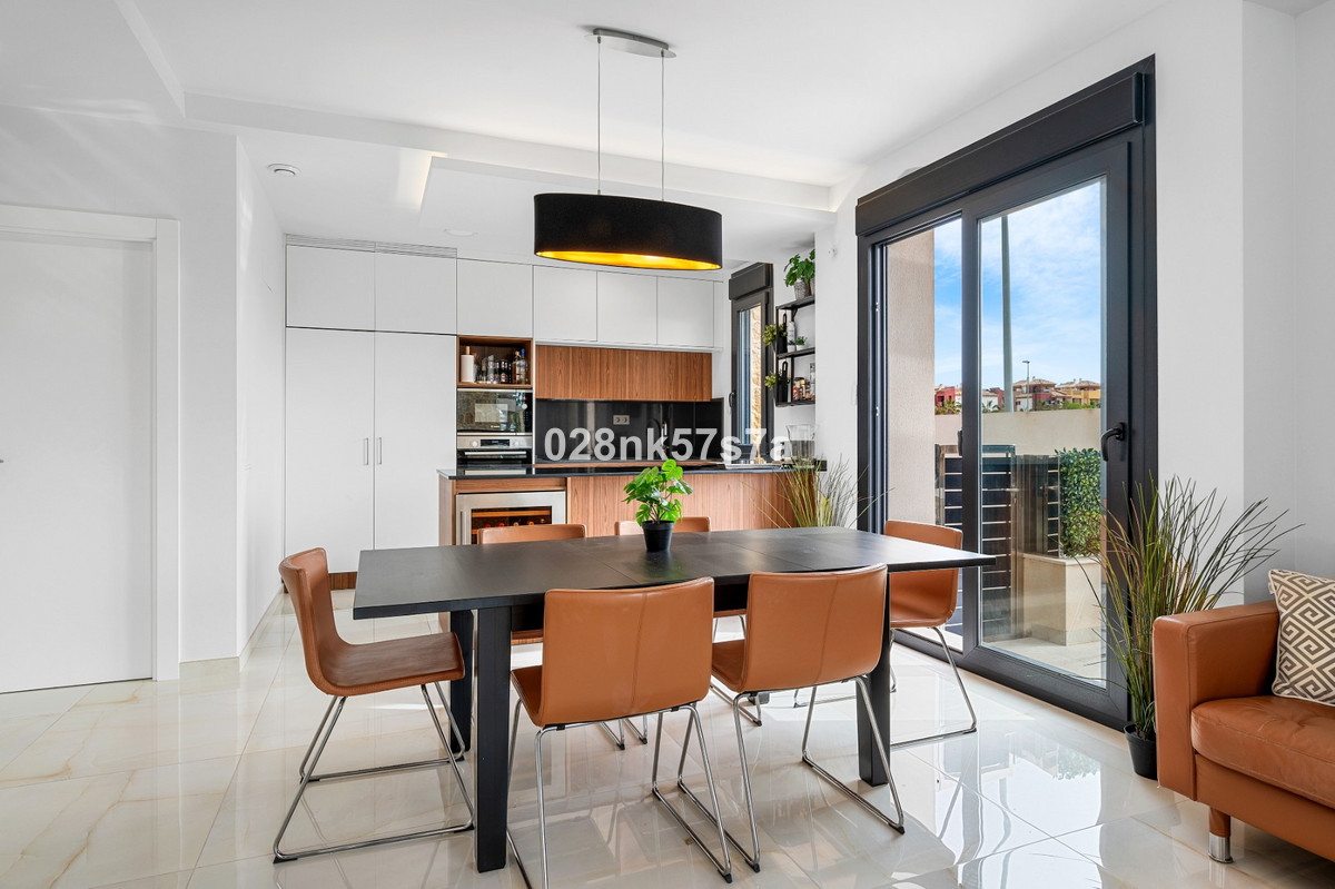 For sale - 4 Bedroom 4 Bathroom House - Detached Villa in Orihuela - Lomas de Cabo Roig  - Alicante