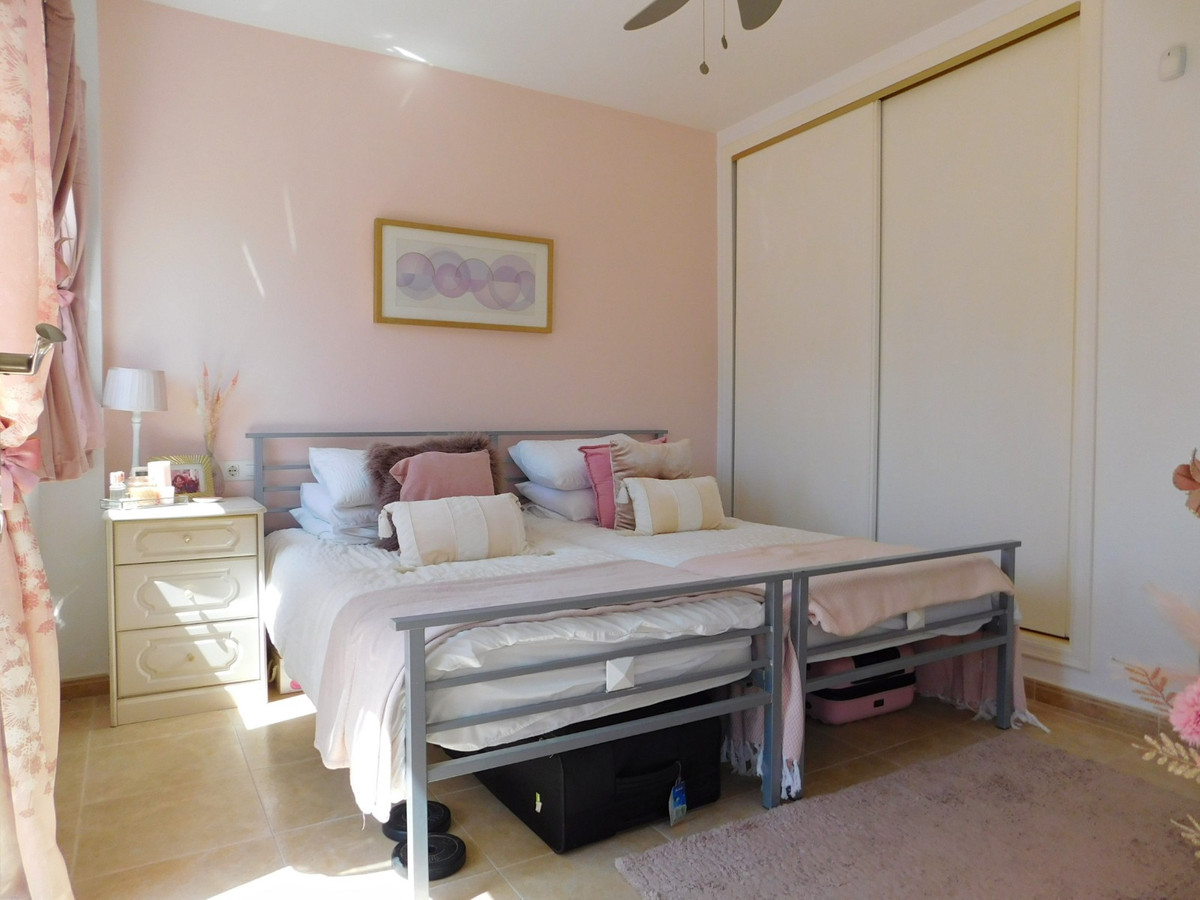 For sale - 3 Bedroom 3 Bathroom Detached Villa in Villamartin - Villamartin  - Alicante