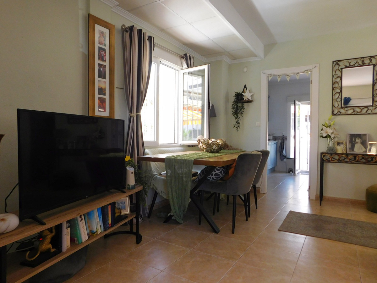 For sale - 3 Bedroom 3 Bathroom Detached Villa in Villamartin - Villamartin  - Alicante