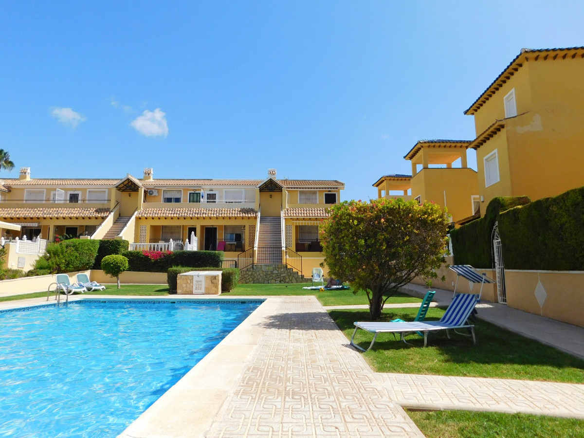 For sale - 3 Bedroom 3 Bathroom Detached Villa in Villamartin - Villamartin  - Alicante