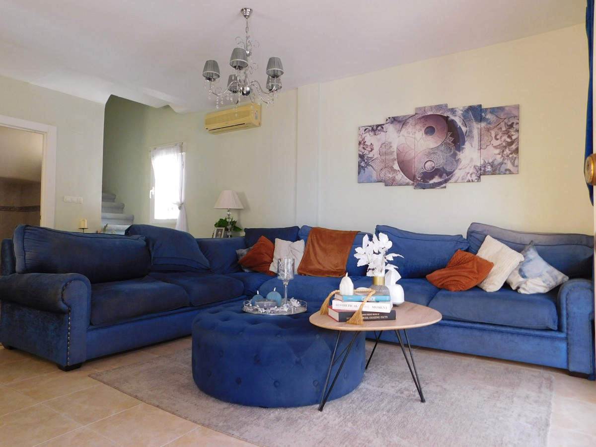 For sale - 3 Bedroom 3 Bathroom Detached Villa in Villamartin - Villamartin  - Alicante