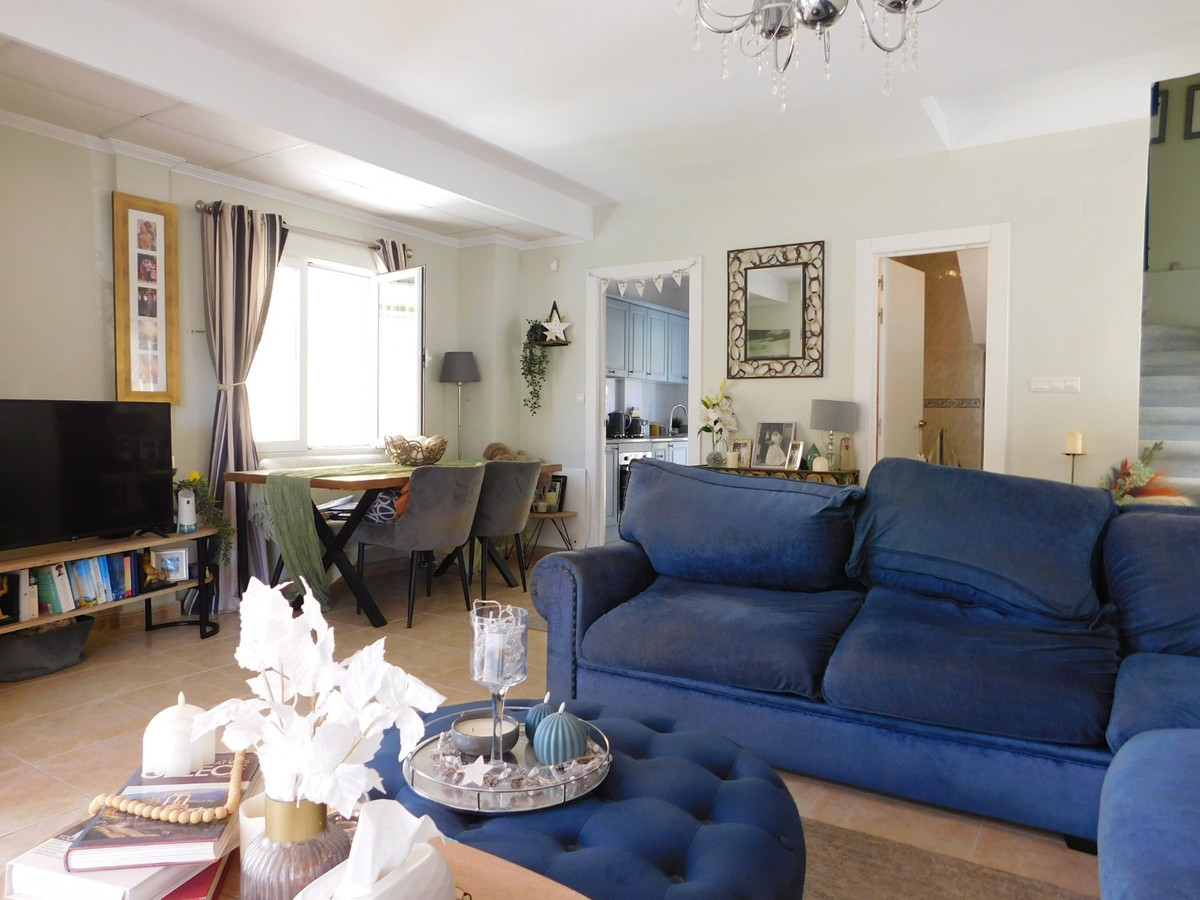 For sale - 3 Bedroom 3 Bathroom Detached Villa in Villamartin - Villamartin  - Alicante