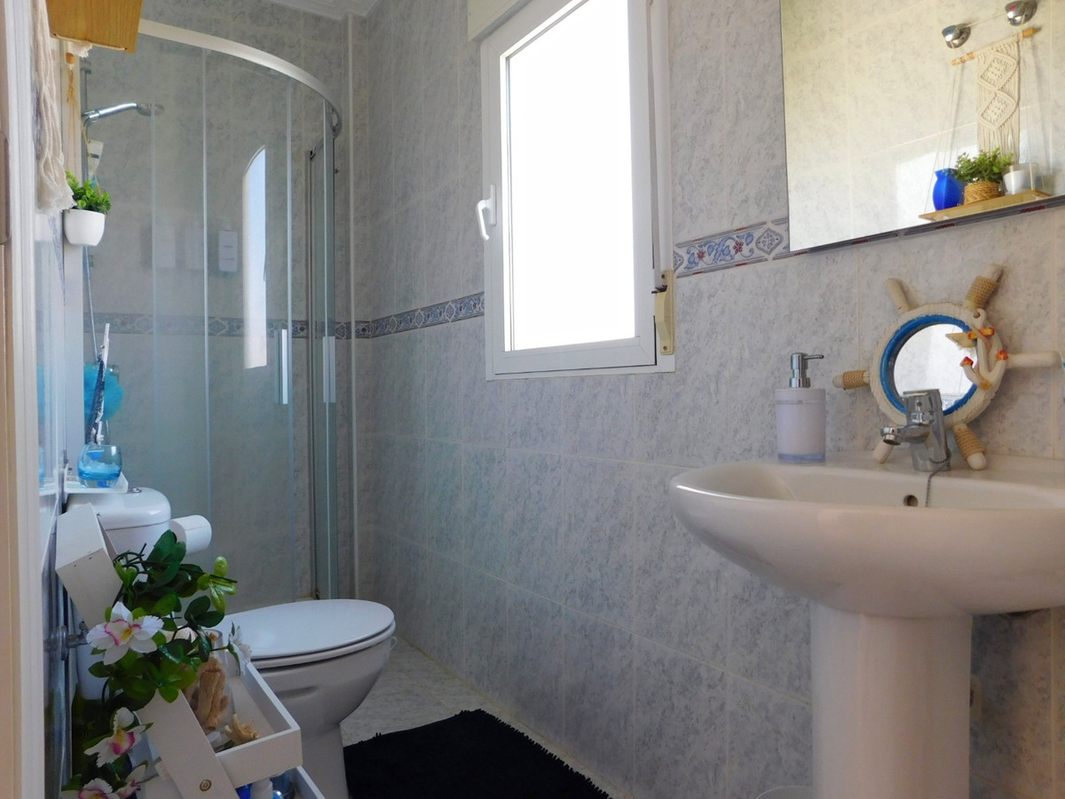 For sale - 3 Bedroom 3 Bathroom Detached Villa in Villamartin - Villamartin  - Alicante