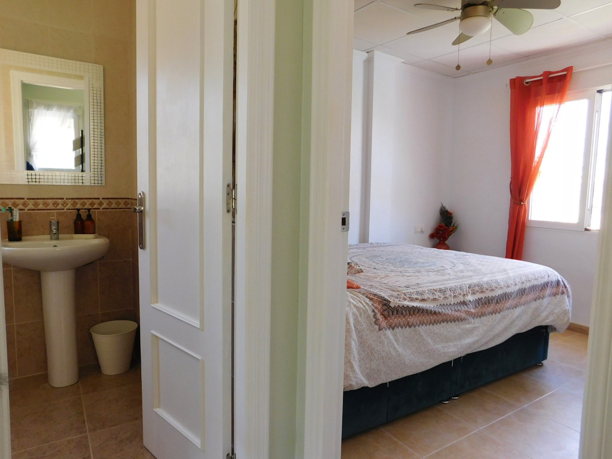 For sale - 3 Bedroom 3 Bathroom Detached Villa in Villamartin - Villamartin  - Alicante