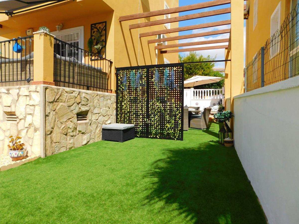 For sale - 3 Bedroom 3 Bathroom Detached Villa in Villamartin - Villamartin  - Alicante