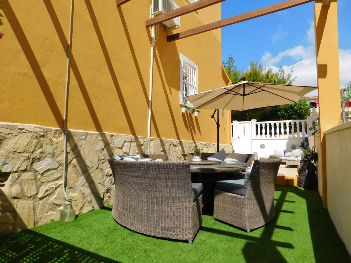 For sale - 3 Bedroom 3 Bathroom Detached Villa in Villamartin - Villamartin  - Alicante