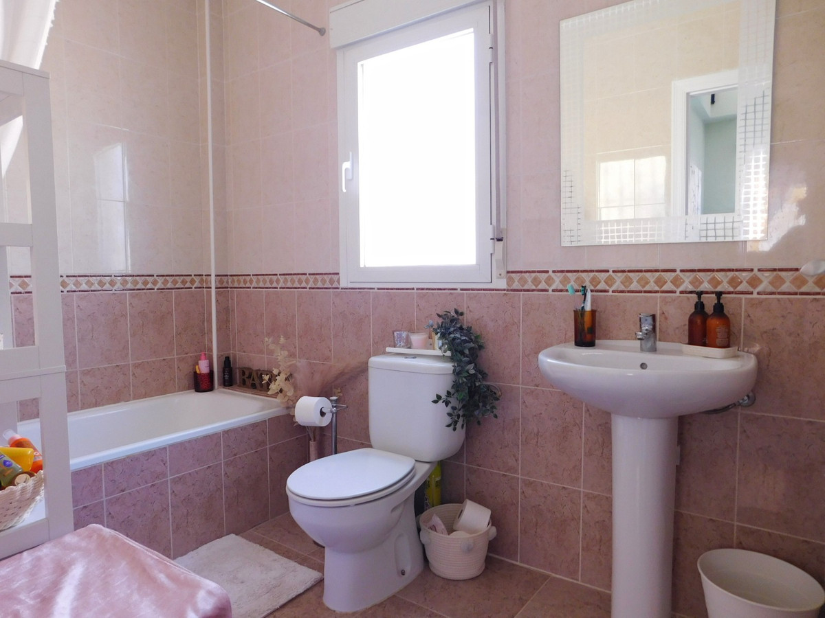 For sale - 3 Bedroom 3 Bathroom Detached Villa in Villamartin - Villamartin  - Alicante