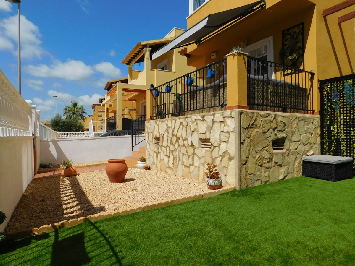 For sale - 3 Bedroom 3 Bathroom Detached Villa in Villamartin - Villamartin  - Alicante