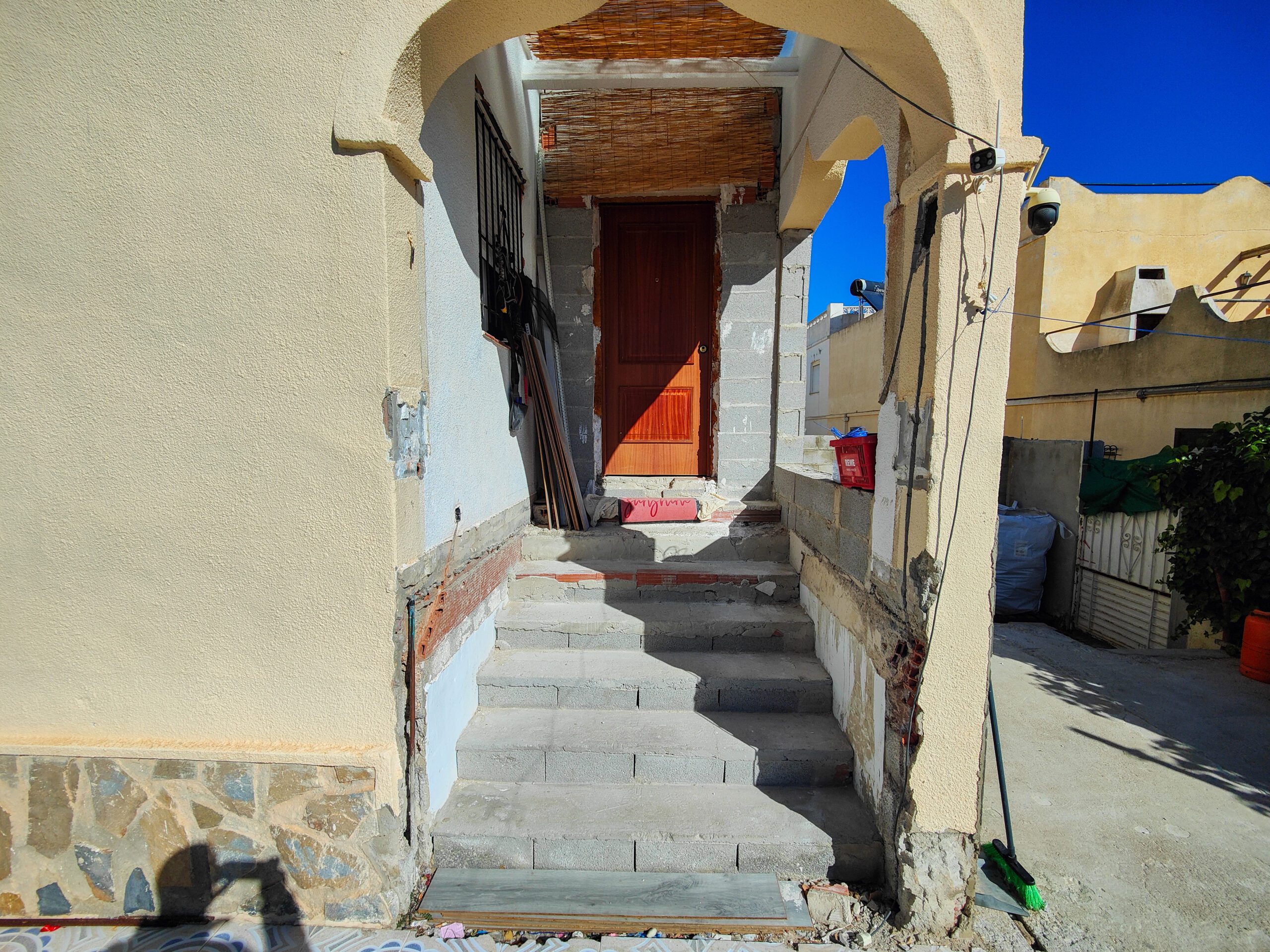 For sale - 4 Bedroom 2 Bathroom Town House in San Miguel de Salinas -  - Alicante