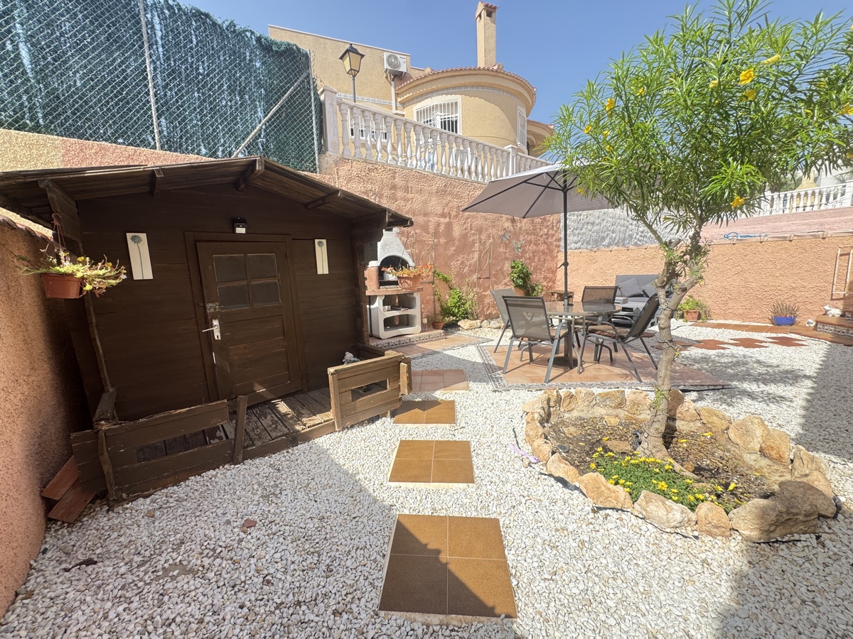 For sale - 4 Bedroom 2 Bathroom Villa in Villamartin - , Villamartin, Alicante, Spain - Alicante