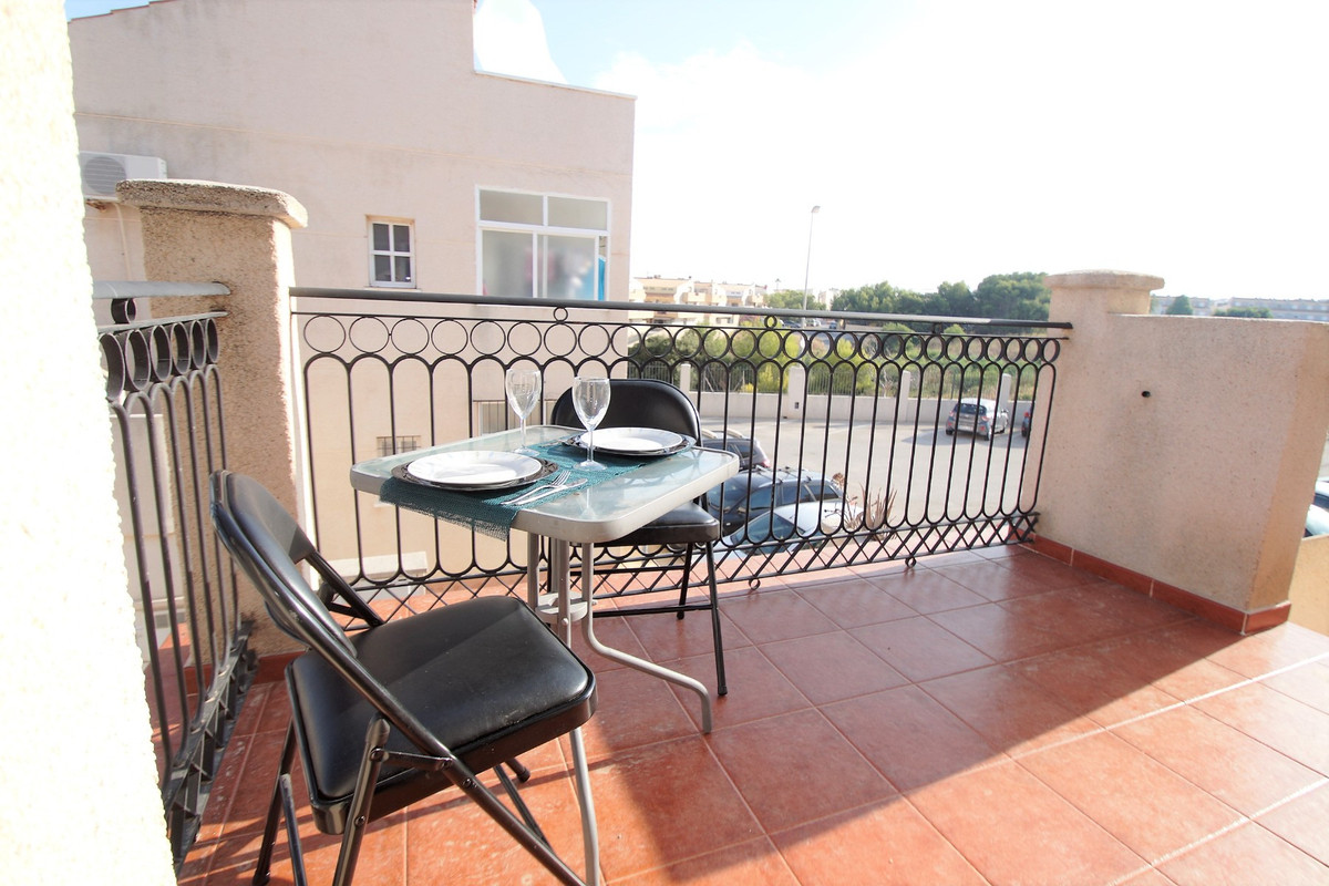For sale - 2 Bedroom 1 Bathroom Top Floor apartment in Playa Flamenca - Playa Flamenca  - Alicante
