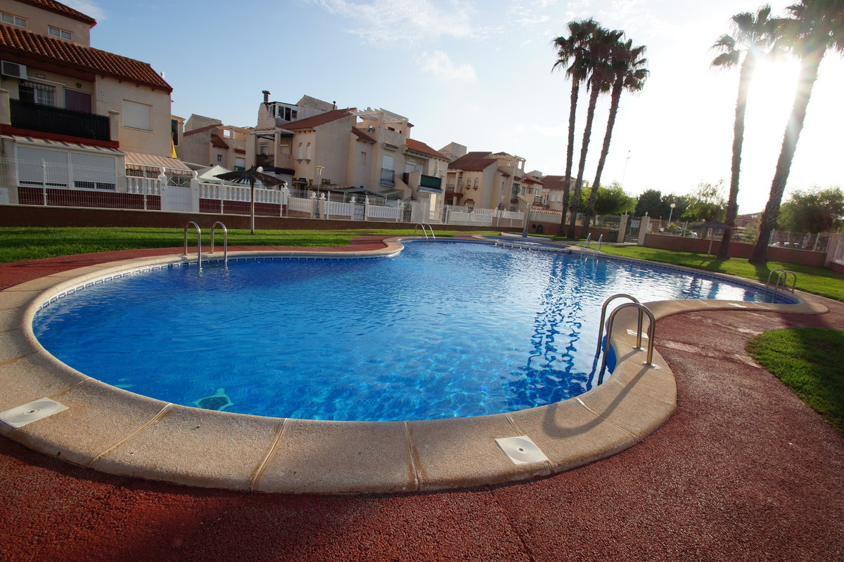 For sale - 2 Bedroom 1 Bathroom Top Floor apartment in Playa Flamenca - Playa Flamenca  - Alicante