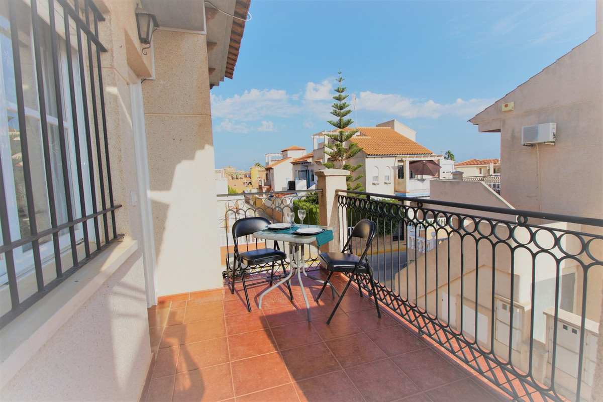 For sale - 2 Bedroom 1 Bathroom Top Floor apartment in Playa Flamenca - Playa Flamenca  - Alicante