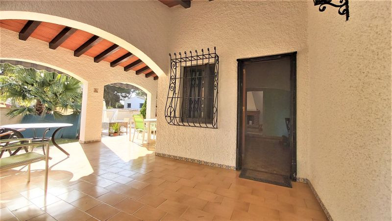 For sale - 4 Bedroom 3 Bathroom Detached Villa in Punta Prima -   - Alicante