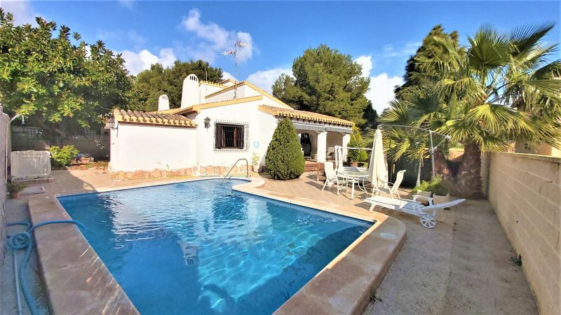 For sale - 4 Bedroom 3 Bathroom Detached Villa in Punta Prima -   - Alicante
