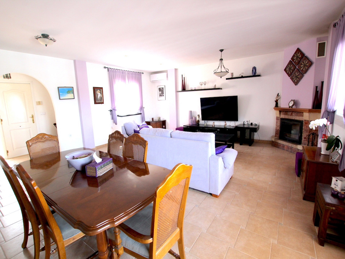 For sale - 3 Bedroom 2 Bathroom House - Detached Villa in Algorfa - Algorfa Centro  - Alicante