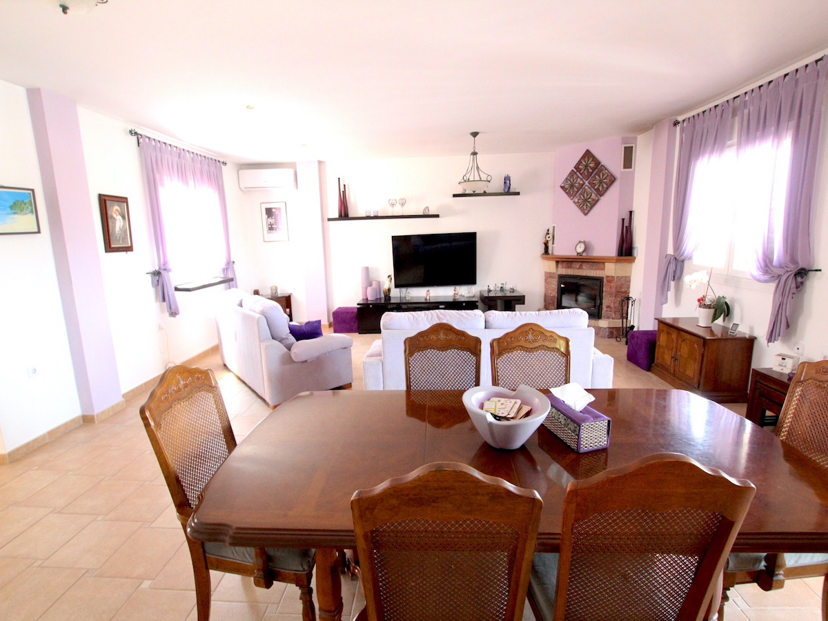 For sale - 3 Bedroom 2 Bathroom House - Detached Villa in Algorfa - Algorfa Centro  - Alicante