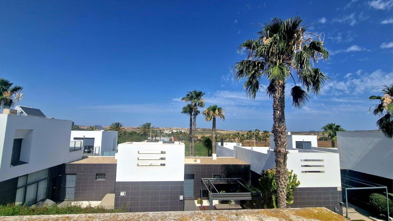 For sale - 2 Bedroom 2 Bathroom Semi-Detached House in Algorfa - La Finca Golf Resort - Alicante